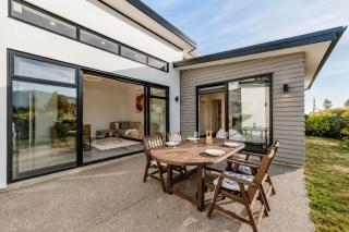 Zenith Escapes Your Quintessential 4BR Haven - 8