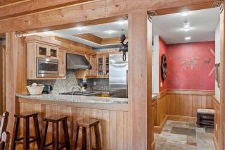 Slopeside Teton Village Escape with Mountain Views - Apartment - 1