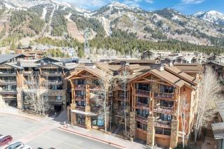 Slopeside Teton Village Escape with Mountain Views - Apartment - 6