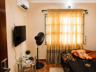2 bedroom with 24hours electricity and unlimited Internet - 4
