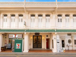 Aura Opera House Chinatown, Stay from 9PM to 8AM - 9