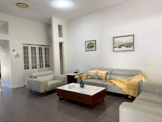 Spacious Family Retreat in Calamvale - 9