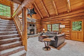 Creekside Log Cabin - Fireplace - Mt Hood - 9