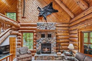 Creekside Log Cabin - Fireplace - Mt Hood - 3