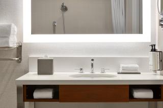 Crowne Plaza Seattle - No Resort Fee - Newly Renovated IHG Hotel - 4