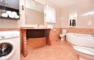 Nice Home In Podstrana With Private Swimming Pool, Can Be Inside Or Outside - 5