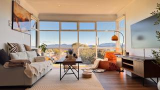 Water View 3BR Home With Fireplace And Near Airport - 8