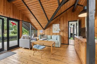 Charming Holiday Home Near Beach And Town - 7