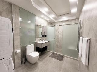 Elegant Central Yerevan 2BR Apartment With Extra Connected Sleeping Room - 1