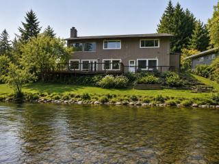 Riverside Home With a Rustic Charm - 9