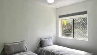 Unit 4 ' Re Del Mar,' Kings Beach - Caloundra - 3