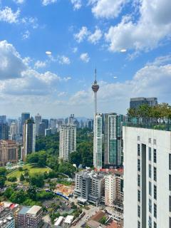 Infinity pool KL Tower View Bukit Bintang Netflix at Robertson - 8
