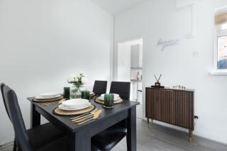 Station House - Victorian Home - Free Parking - 3