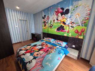 Minion & Mickey I-Suite 2R1B, I-City # Free Wifi, Parking by The Treez Suites - Shah Alam - 6