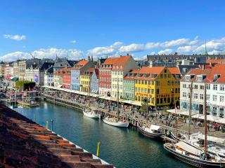 Attic flat from 1773 with views over Nyhavn - 9