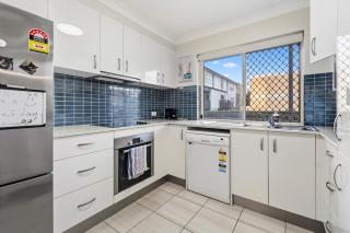 Spacious 2BR St Lucia Apartment Near UQ - 9