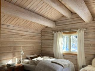 Timber house from 1600s in historic mining village - 7