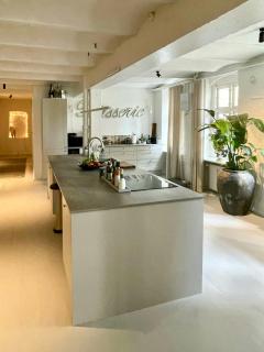 Raw and stylish apartment in a quiet courtyard - 9