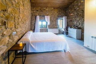 Designed 16th-century farmhouse among open fields - 3