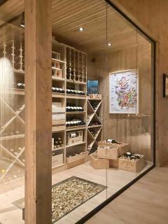 High ceilings with a view of the ski slopes - 4