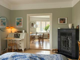 Corner flat in a historic 1920s building - 0