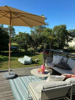 Colourful home with lush garden on Jeloy - 8