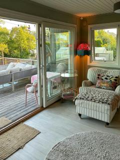 Colourful home with lush garden on Jeloy - 7