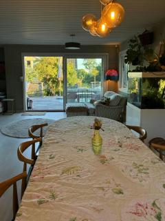 Colourful home with lush garden on Jeloy - 4
