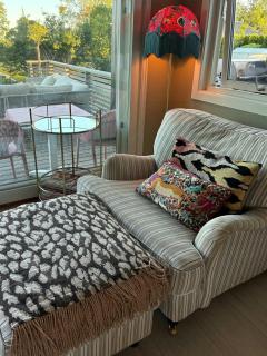 Colourful home with lush garden on Jeloy - 3