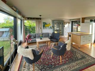 Charming little summer house right by the water - 5