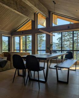 Sunny cabin with mountain and fjord views - 0