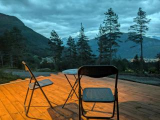 Sunny cabin with mountain and fjord views - 7