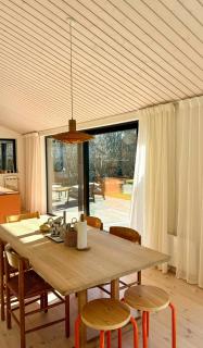 Beautiful cottage with a simple modern aesthetic - 7