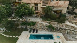 Farmhouse with pool bath and spectacular views - 9