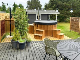 Summer house with wilderness bath near the beach - 0