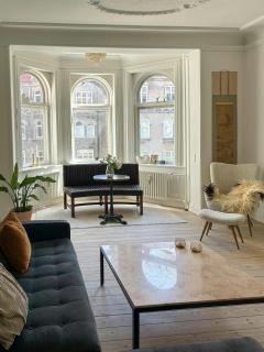 Grand 1912 apartment in inner Osterbro - 0