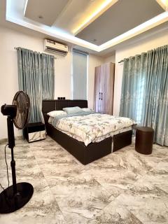 Modern 2brd getaway Lekki Scheme 2 - 6