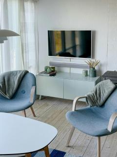 Architect-designed cottage where sea meets forest - 1