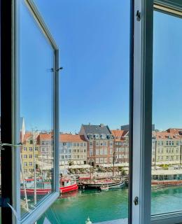 Unique panoramic view of Nyhavn from the 3rd floor - 9