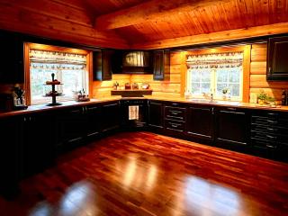 Timber cabin with hot tub and views - 5