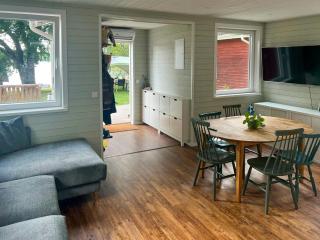 Lakeside cottage with private beach in Sormland - 3