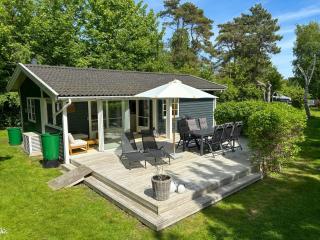1970s summer house with 400 meters to beach - 0