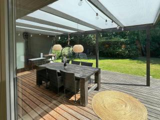 Architect-designed house with covered terrace - 7