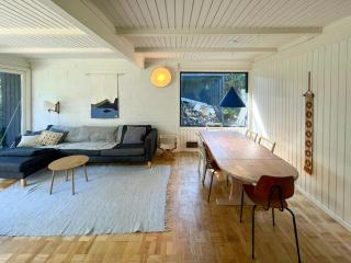 Architect-designed house with covered terrace - 3