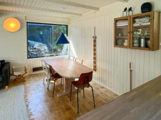 Architect-designed house with covered terrace - 4