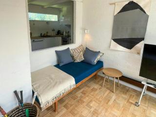 Architect-designed house with covered terrace - 1