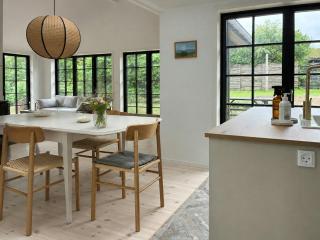 Summer house on hilltop with views in Nodebohuse - 8