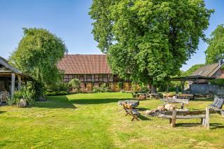 Eco-friendly farmhouse with a garden by the river - 9