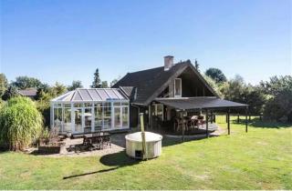 Cozy summerhouse with sunroom in Nodebohuse - 0