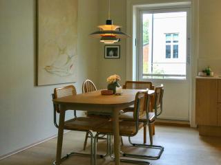 Bright flat overlooking Sofienbergparken - 4